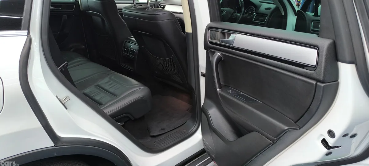 Volkswagen Touareg SUV, Diesel, 2015, White