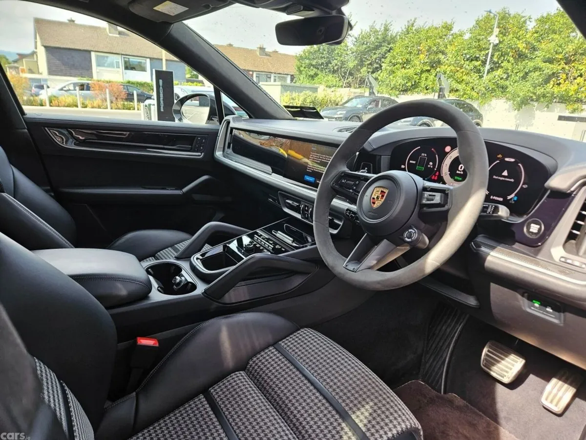 Porsche Cayenne SUV, Petrol Plug-in Hybrid, 2024, Grey