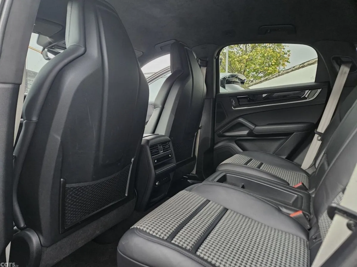 Porsche Cayenne SUV, Petrol Plug-in Hybrid, 2024, Grey