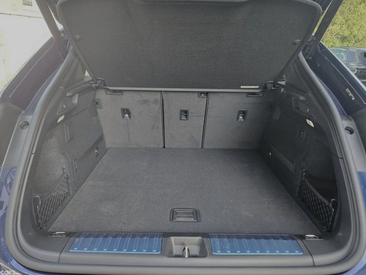 Porsche Macan SUV, Electric, 2026, Blue