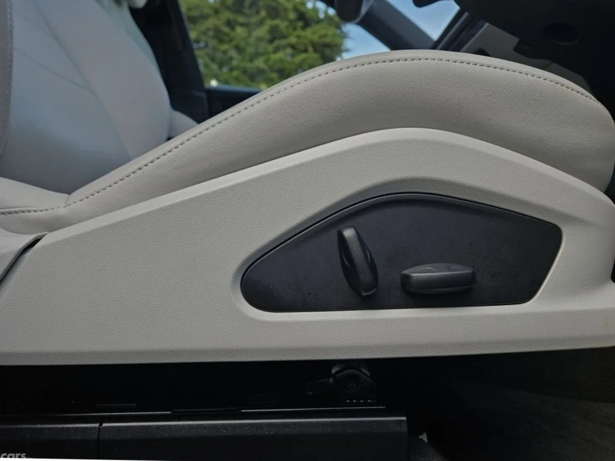 Porsche Macan SUV, Electric, 2026, Blue