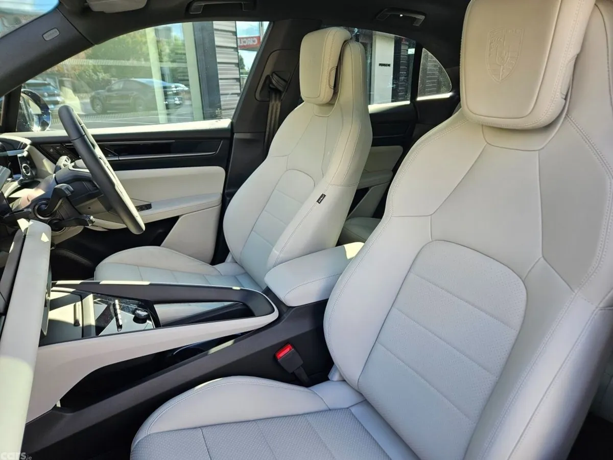 Porsche Macan SUV, Electric, 2026, Blue