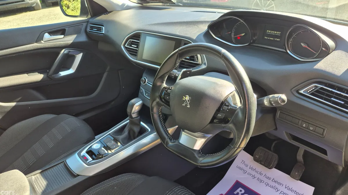 Peugeot 308 Hatchback, Diesel, 2017, White