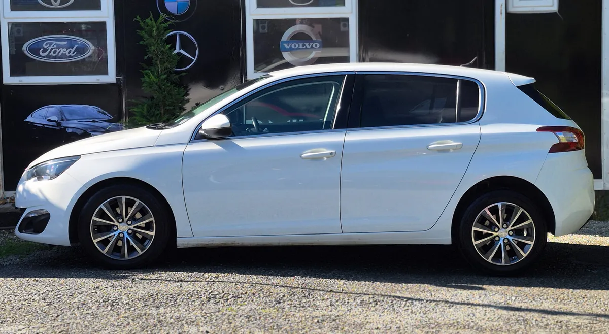Peugeot 308 Hatchback, Diesel, 2017, White