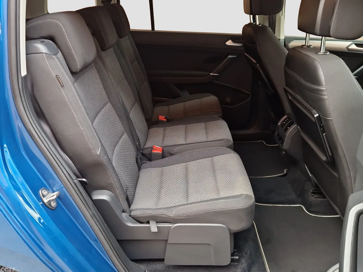 Volkswagen Touran MPV, Petrol, 2017, Blue