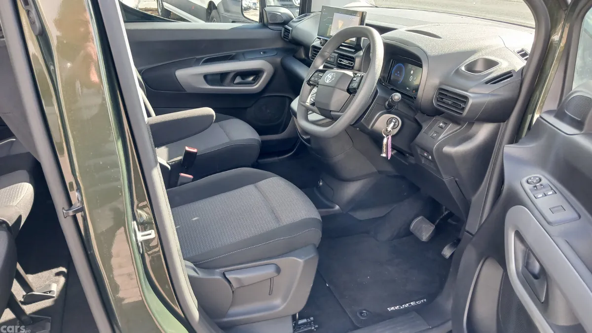 Toyota Proace MPV, Electric, 2025, Green