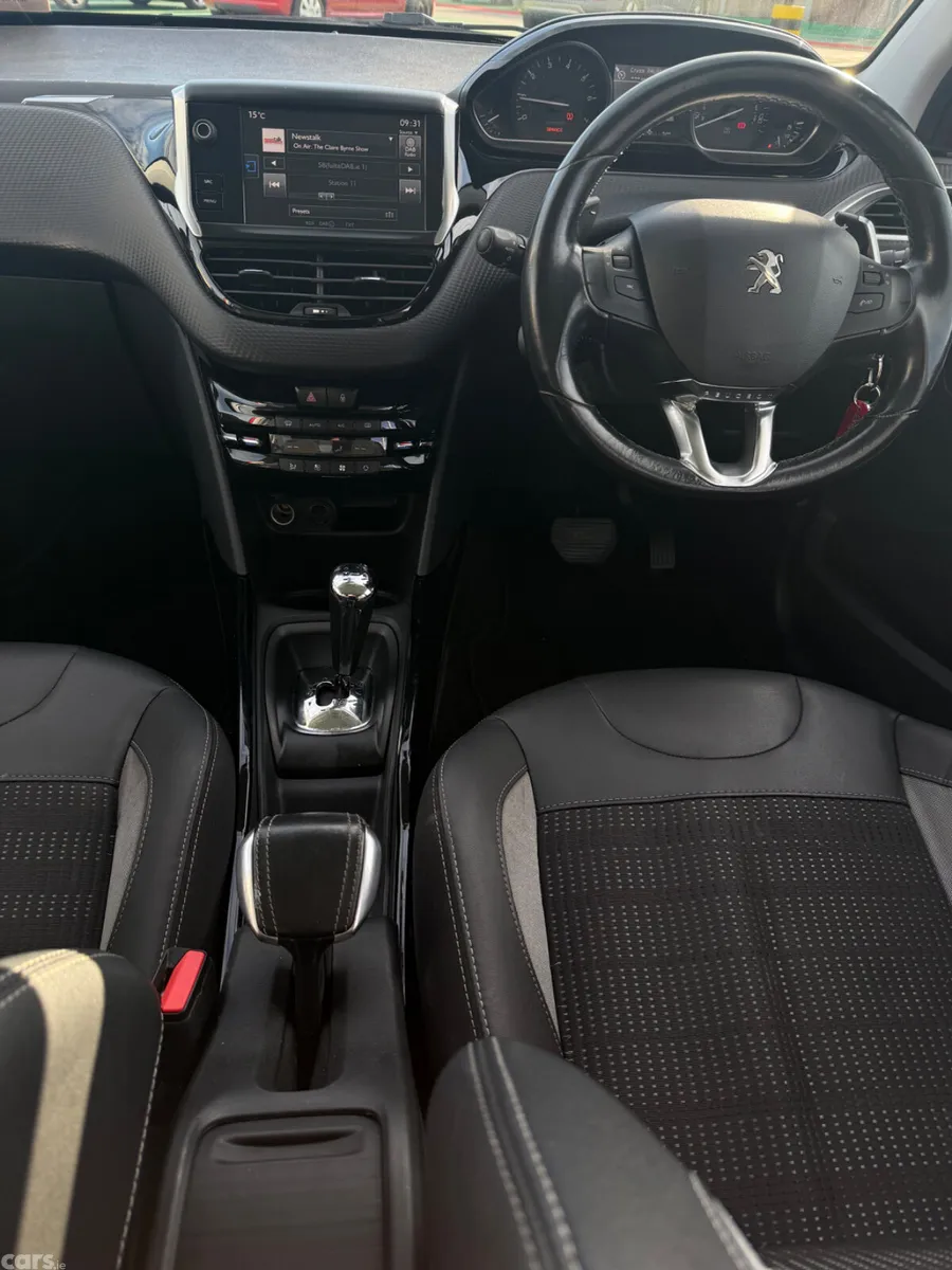 Peugeot 2008 Hatchback, Petrol, 2017, Red