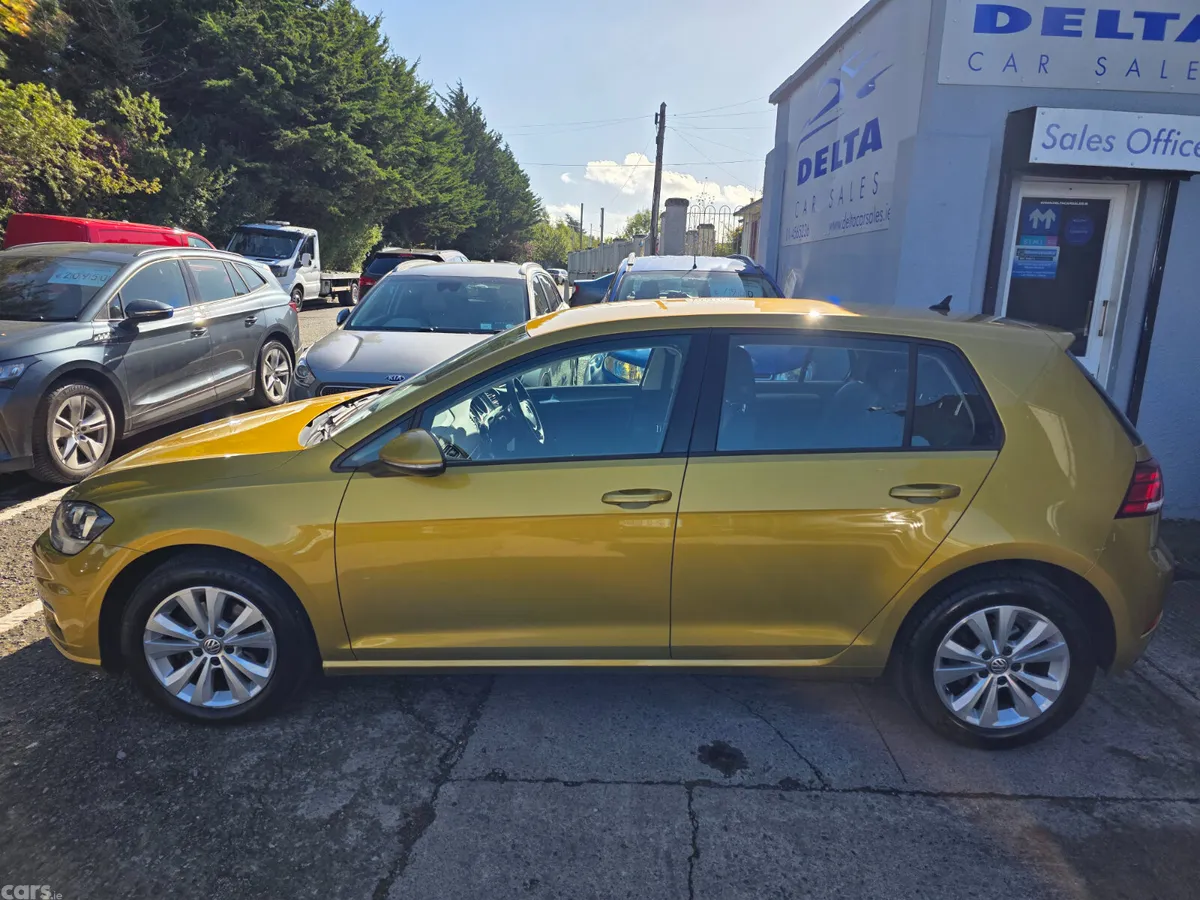 Volkswagen Golf Estate, Diesel, 2018, Yellow