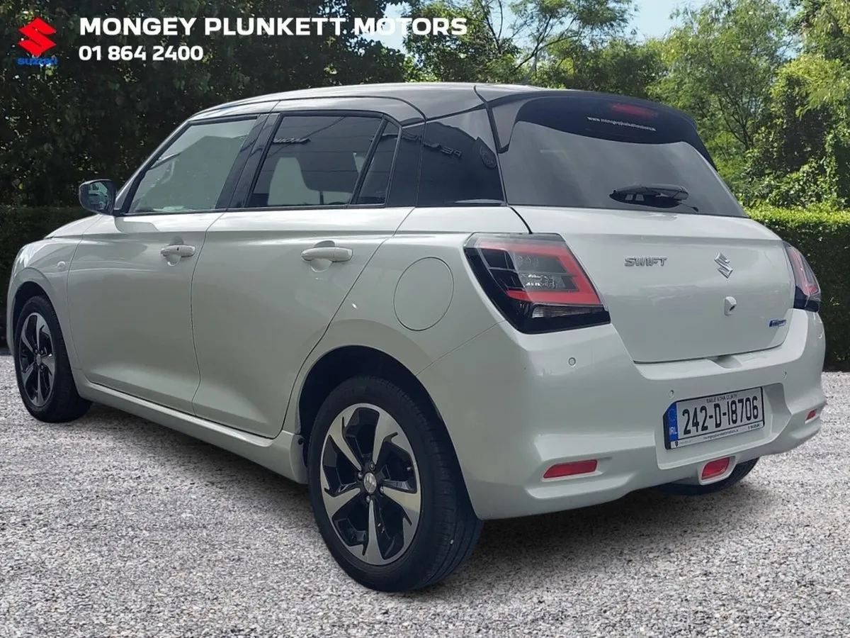 Suzuki Swift Hatchback, Petrol Hybrid, 2024, White