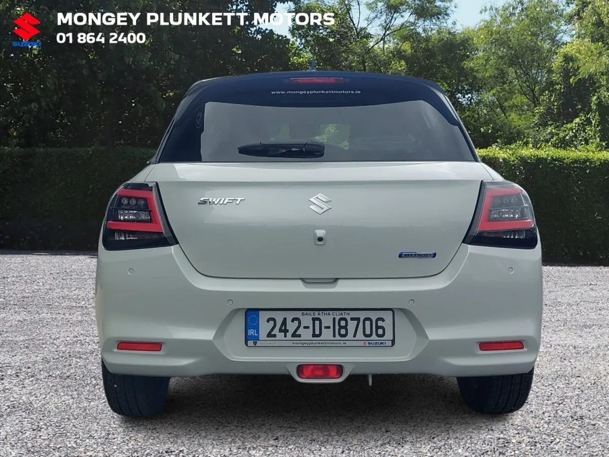 Suzuki Swift Hatchback, Petrol Hybrid, 2024, White
