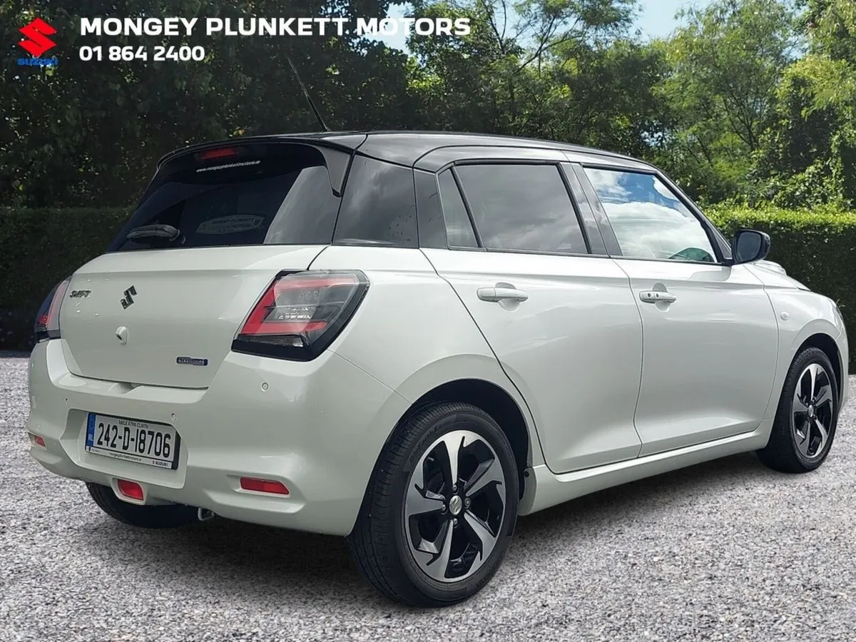 Suzuki Swift Hatchback, Petrol Hybrid, 2024, White
