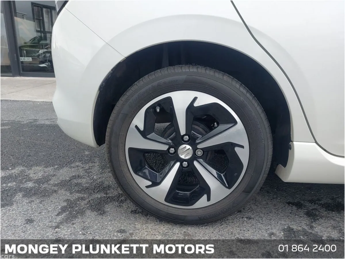 Suzuki Swift Hatchback, Petrol Hybrid, 2024, White