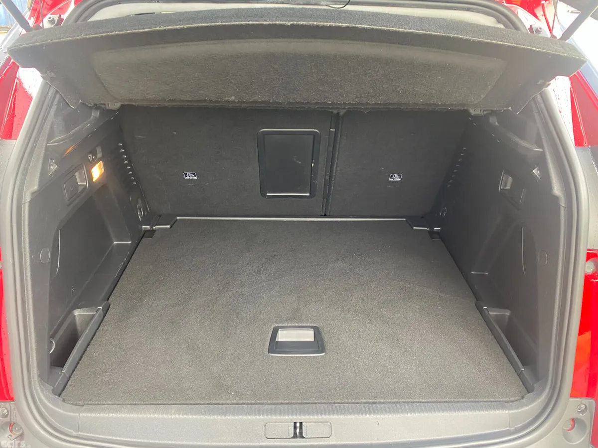 Peugeot 3008 MPV, Diesel, 2021, Red