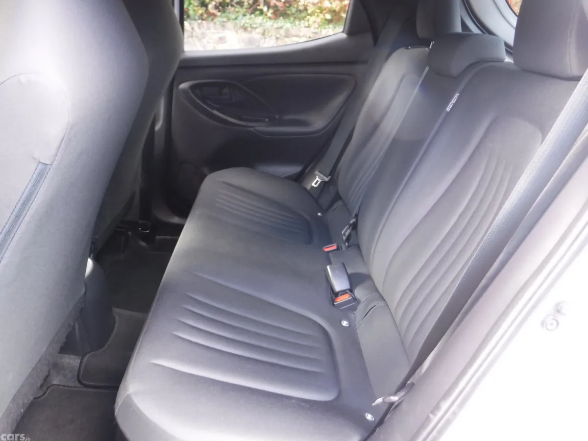 Toyota Yaris Hatchback, Petrol Hybrid, 2021, White