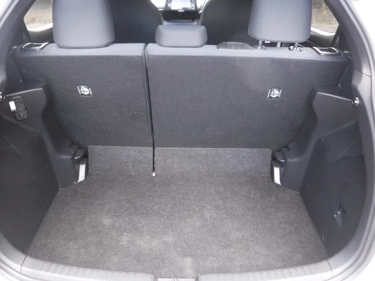 Toyota Yaris Hatchback, Petrol Hybrid, 2021, White