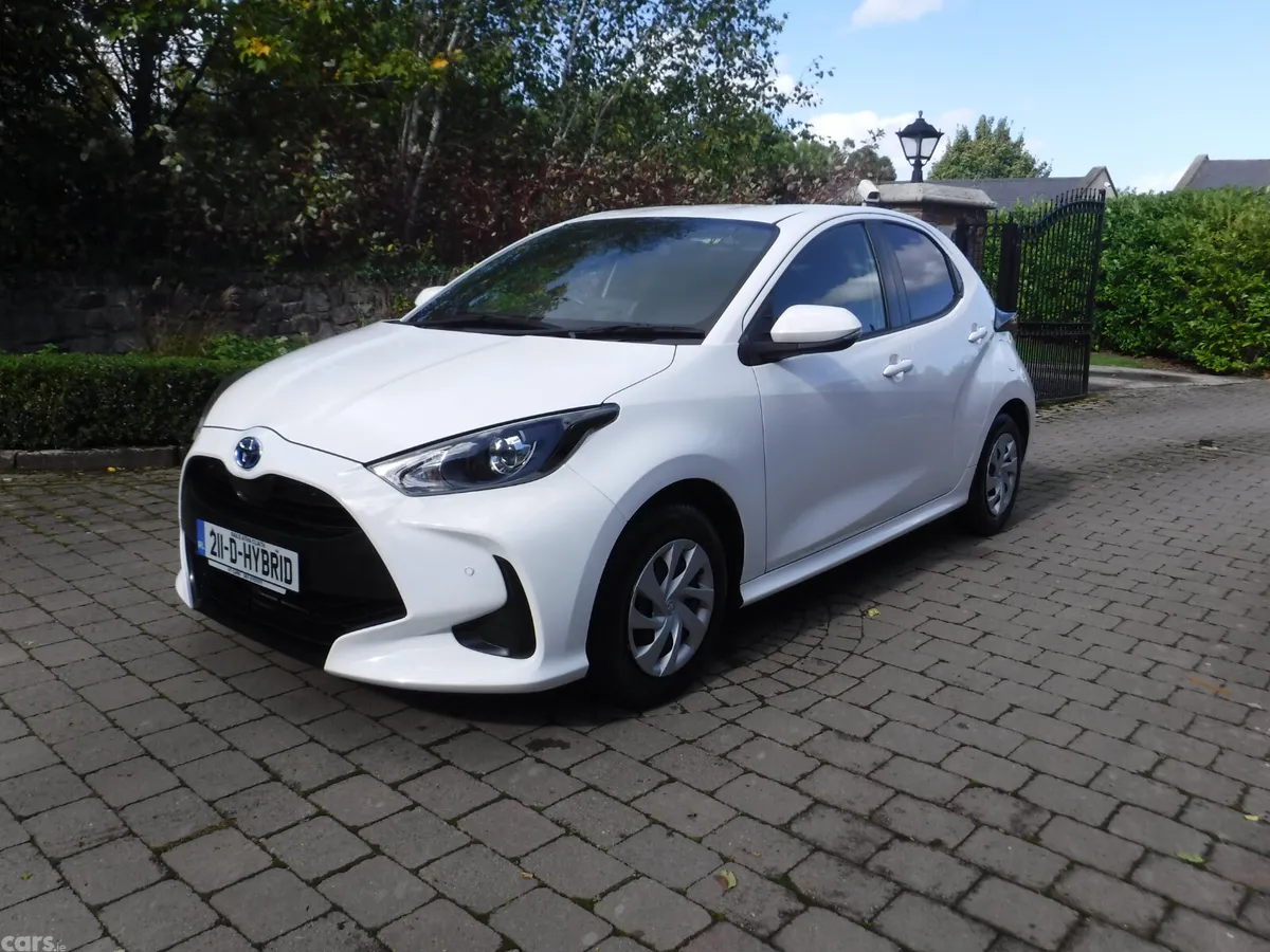 Toyota Yaris Hatchback, Petrol Hybrid, 2021, White