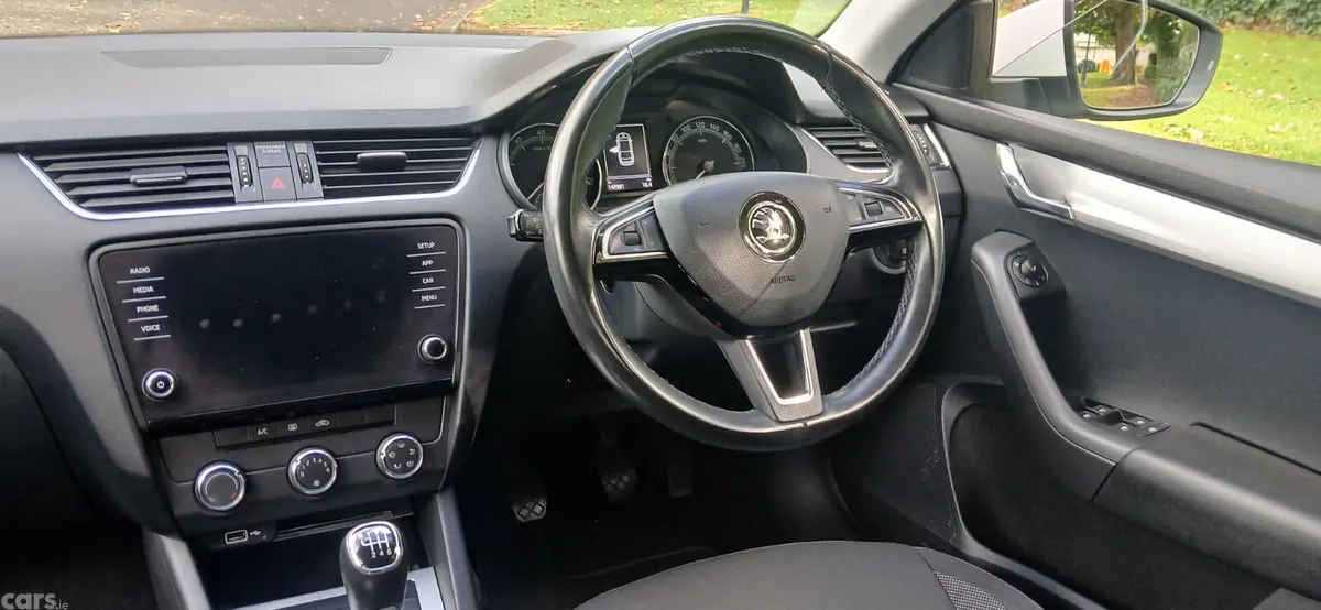 Skoda Octavia Saloon, Petrol, 2020, White