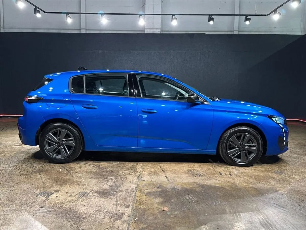 Peugeot 308 Hatchback, Diesel, 2023, Blue