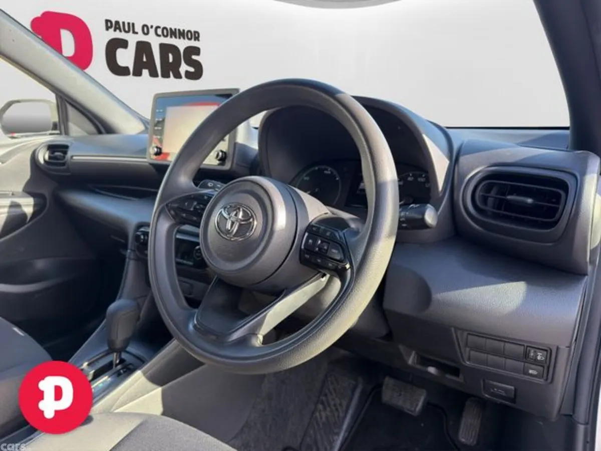Toyota Yaris Hatchback, Petrol Hybrid, 2022, Silver