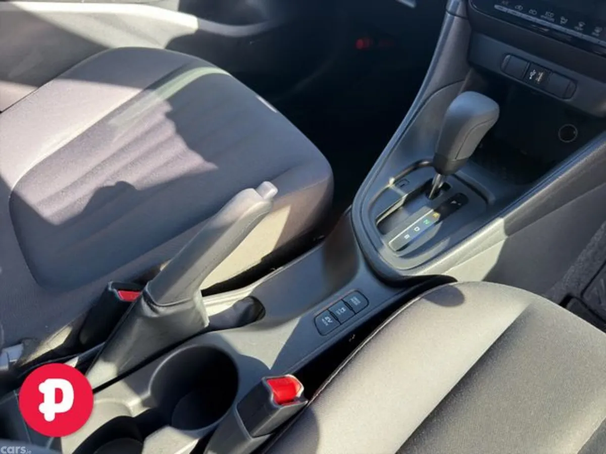 Toyota Yaris Hatchback, Petrol Hybrid, 2022, Silver