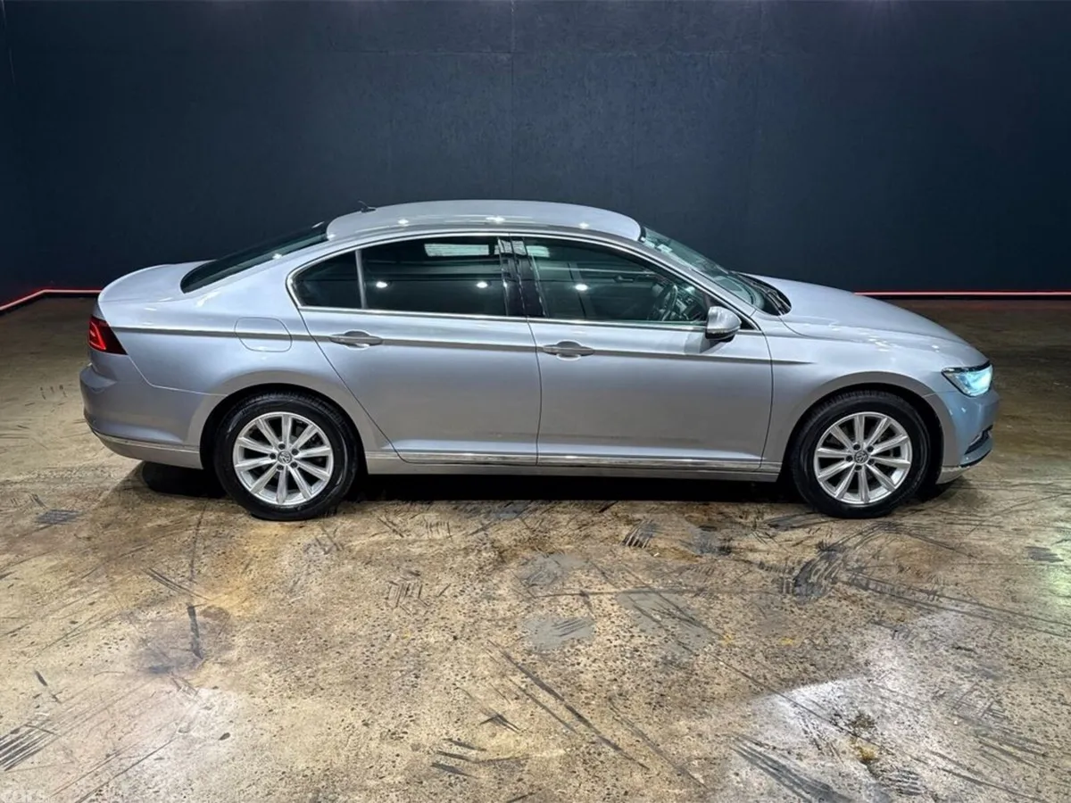 Volkswagen Passat Saloon, Petrol, 2018, Silver