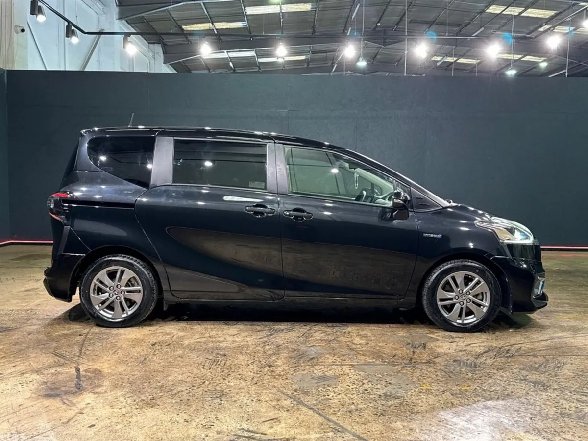 Toyota Sienta MPV, Petrol Hybrid, 2017, Black