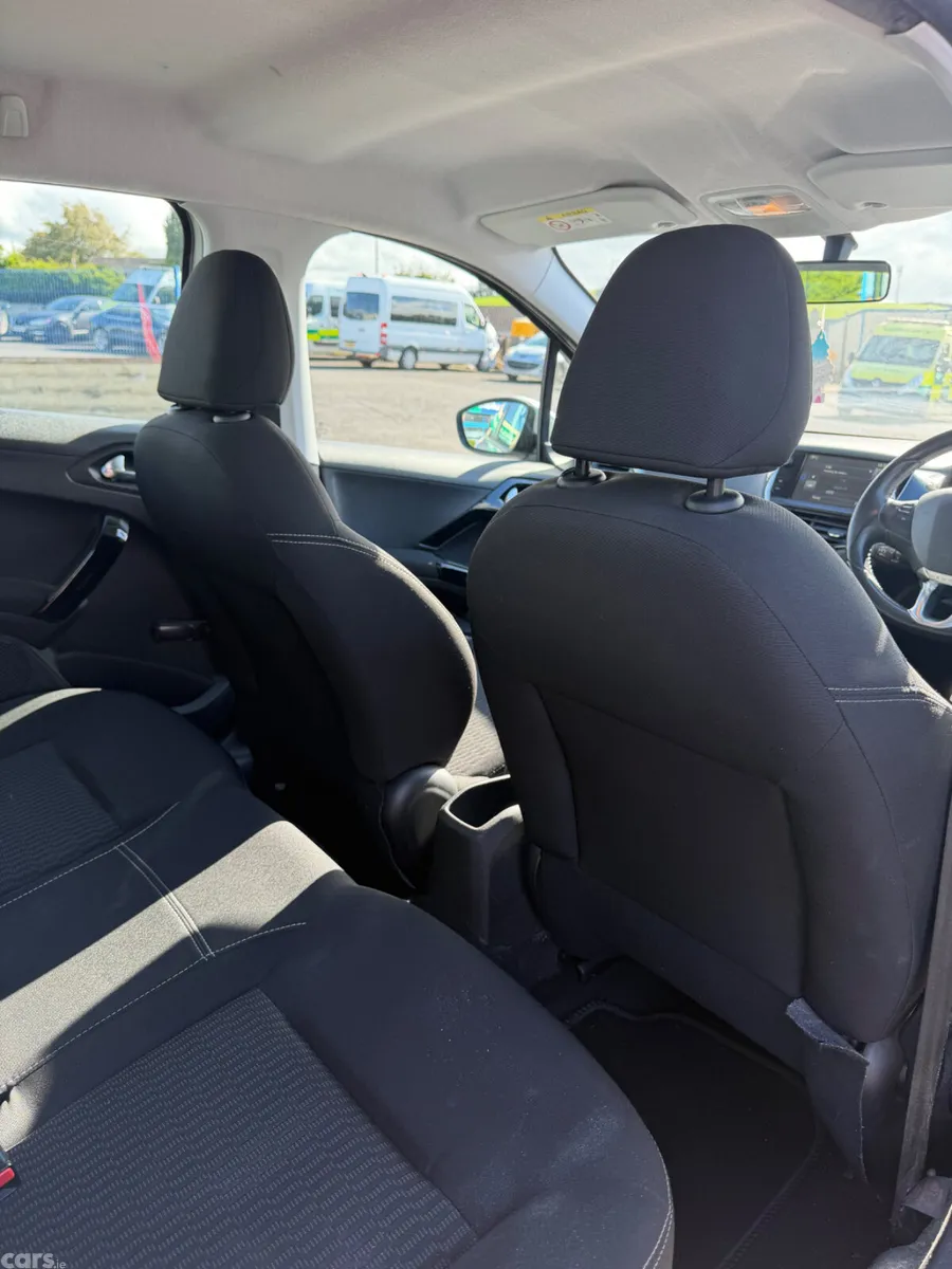 Peugeot 208 Hatchback, Diesel, 2015, Silver