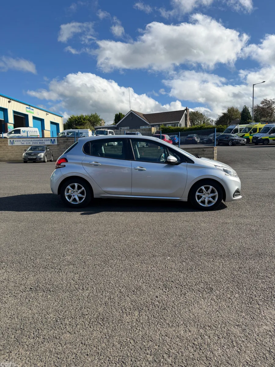 Peugeot 208 Hatchback, Diesel, 2015, Silver