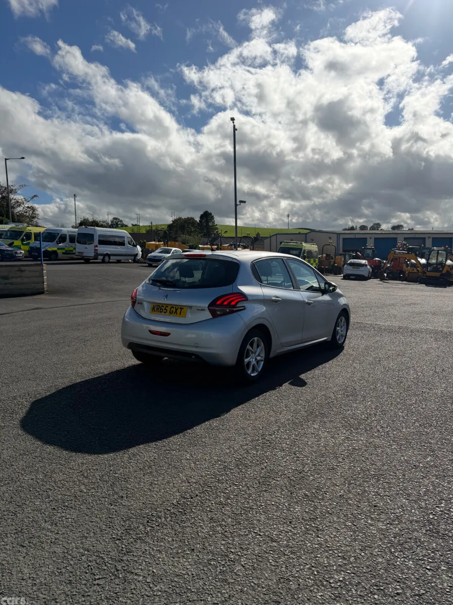 Peugeot 208 Hatchback, Diesel, 2015, Silver
