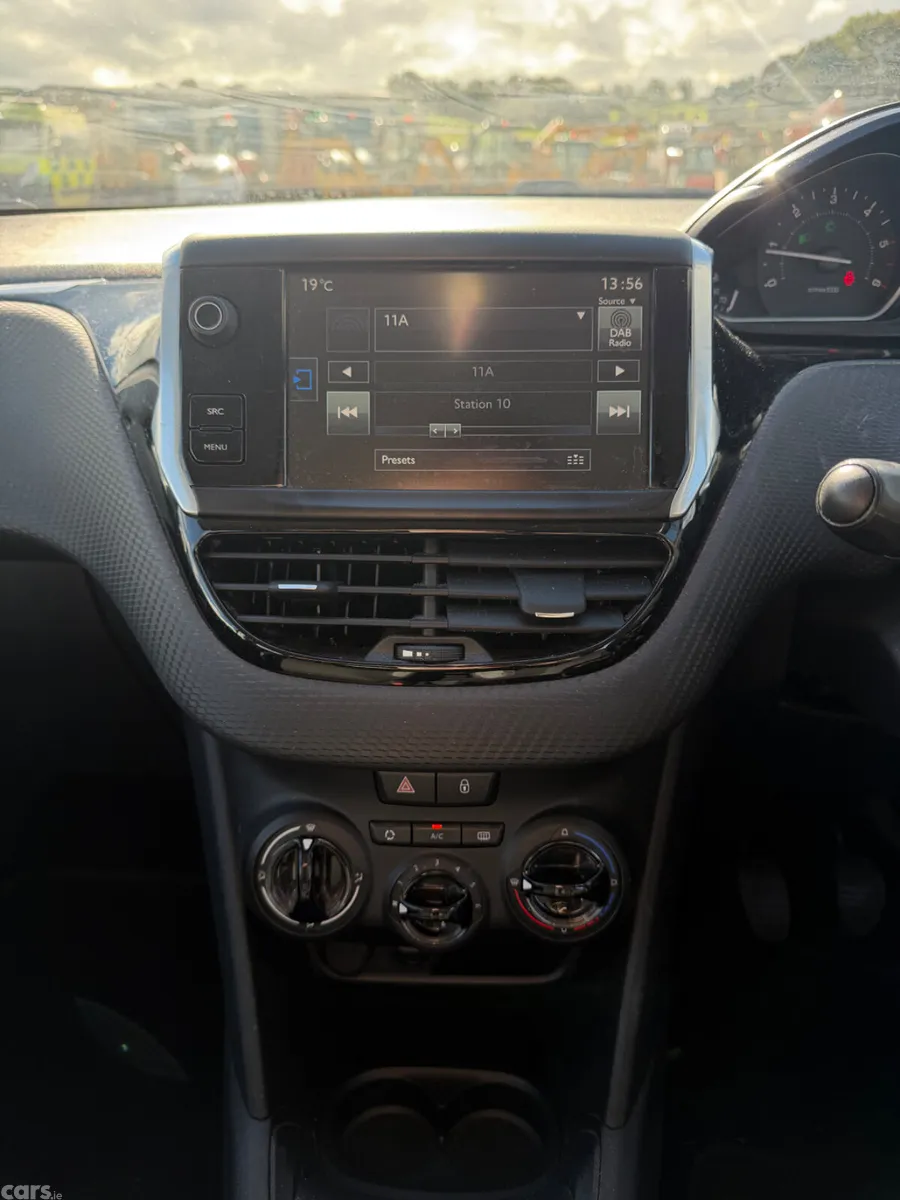 Peugeot 208 Hatchback, Diesel, 2015, Silver