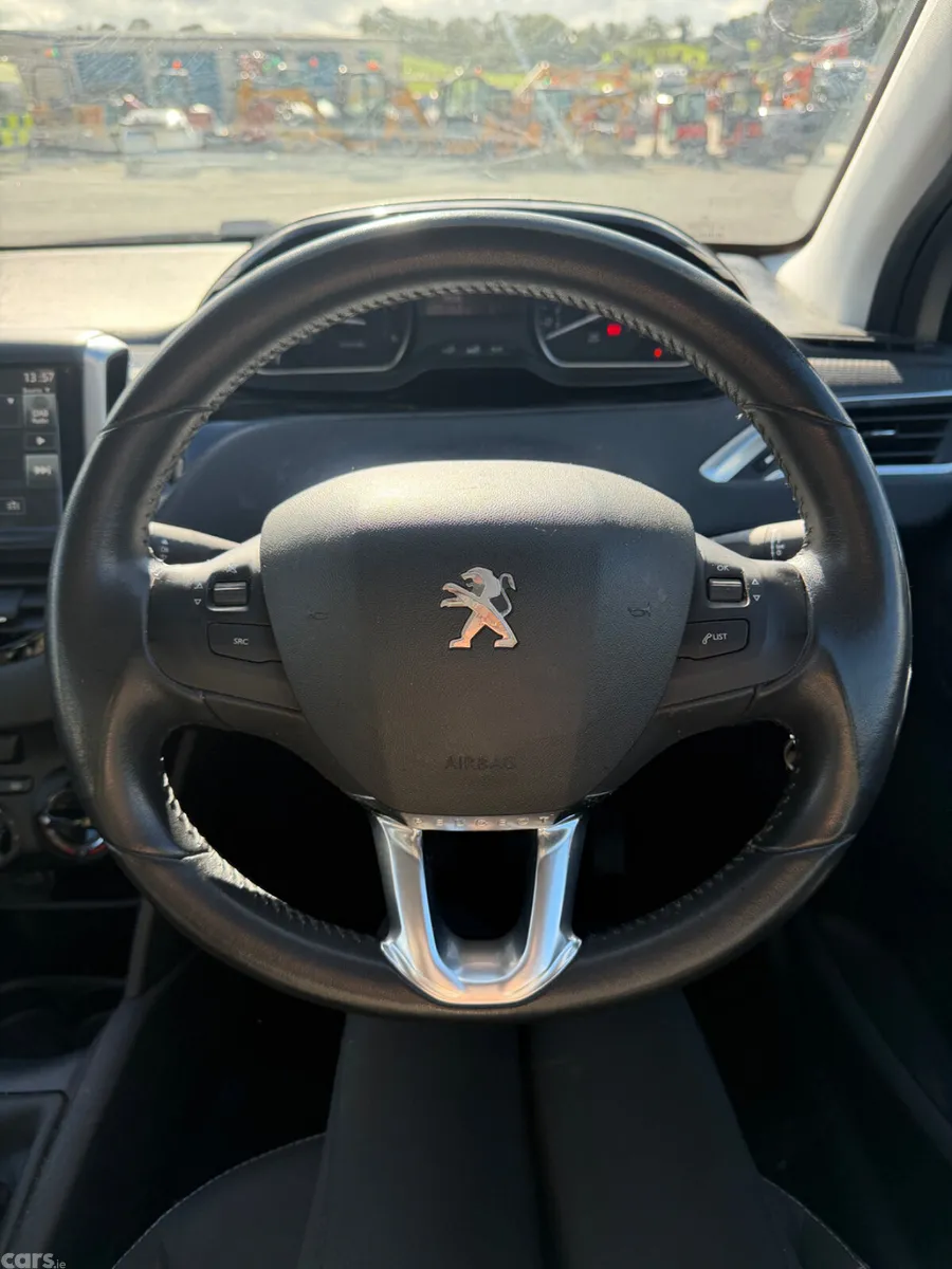 Peugeot 208 Hatchback, Diesel, 2015, Silver
