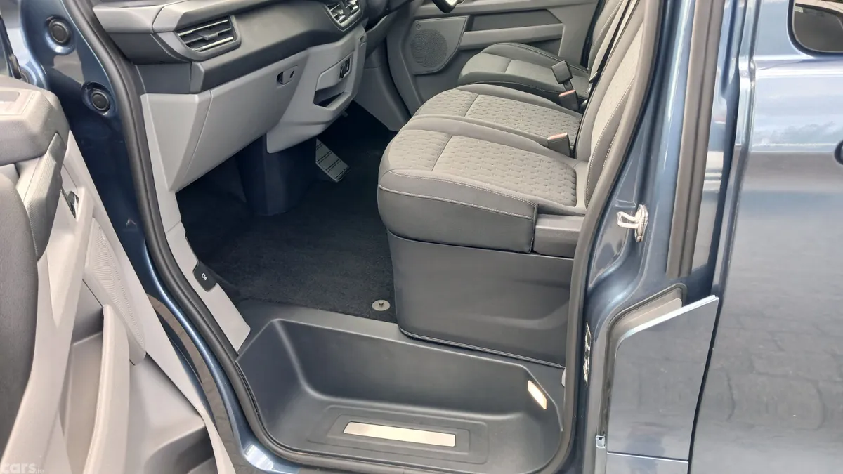 Ford Transit Custom MPV, Petrol Hybrid, 2025, Blue