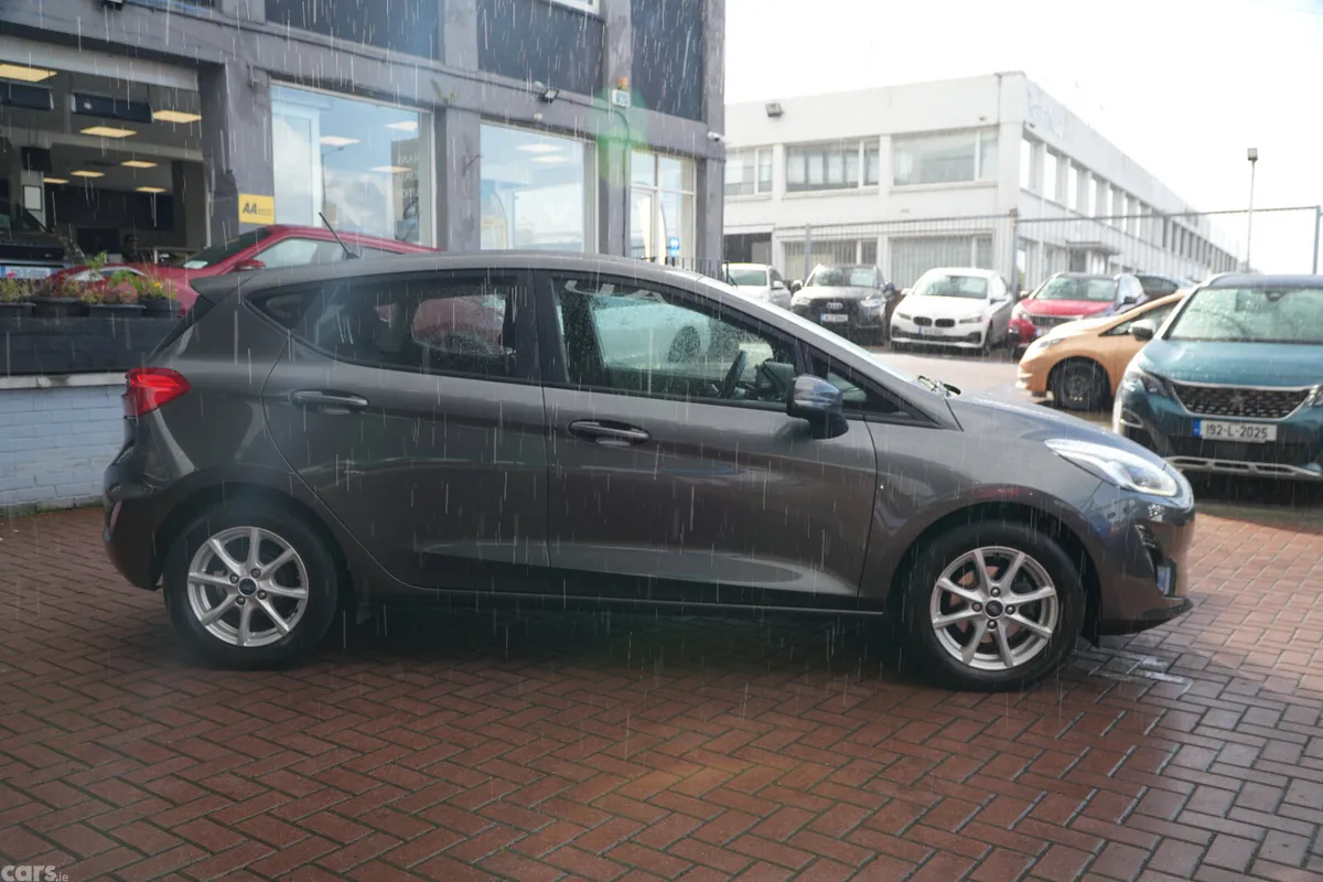 Ford Fiesta Hatchback, Petrol, 2018, Grey
