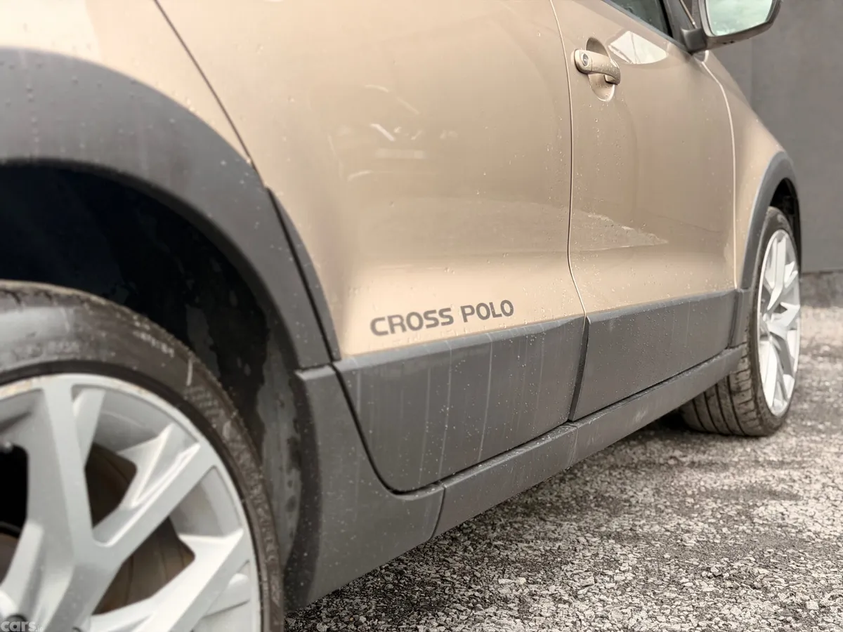 Volkswagen Polo Hatchback, Petrol, 2015, Gold