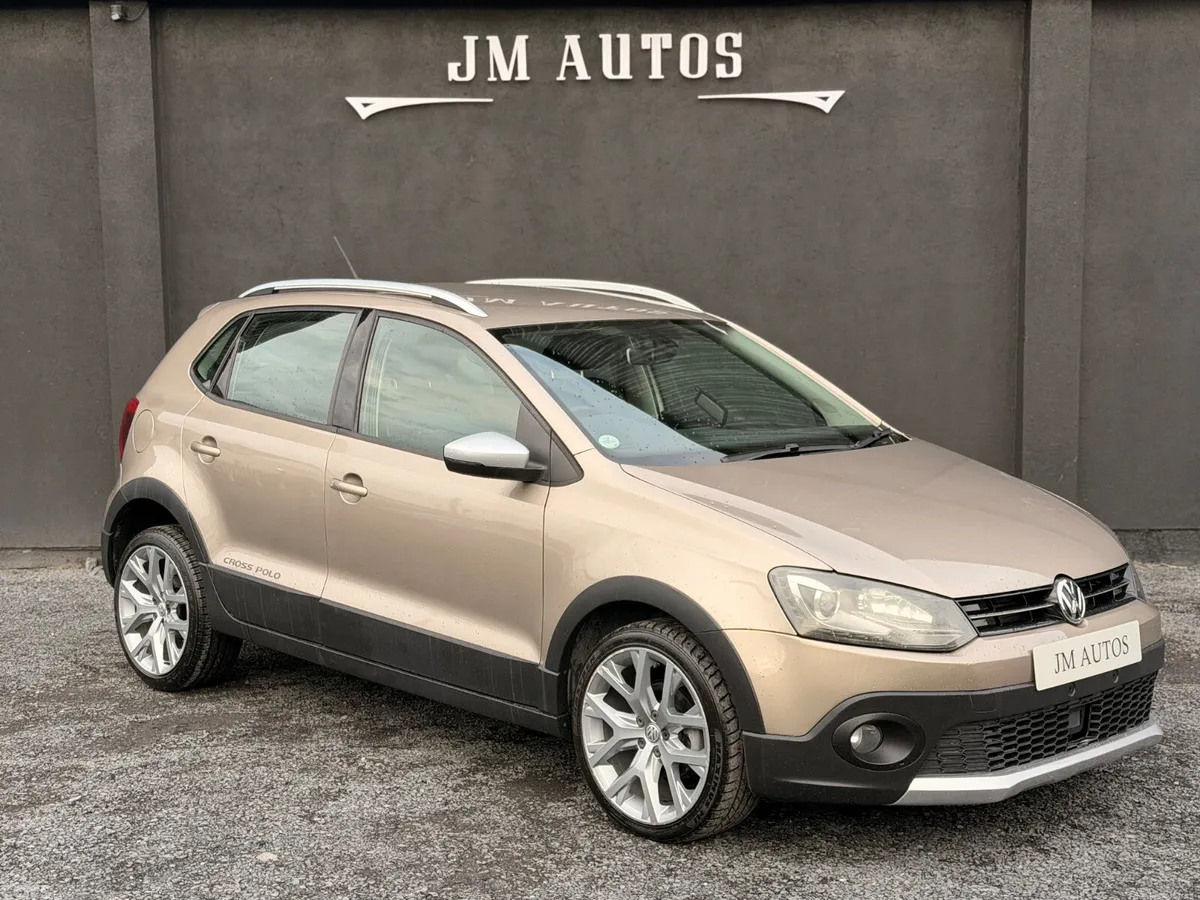 Volkswagen Polo Hatchback, Petrol, 2015, Gold