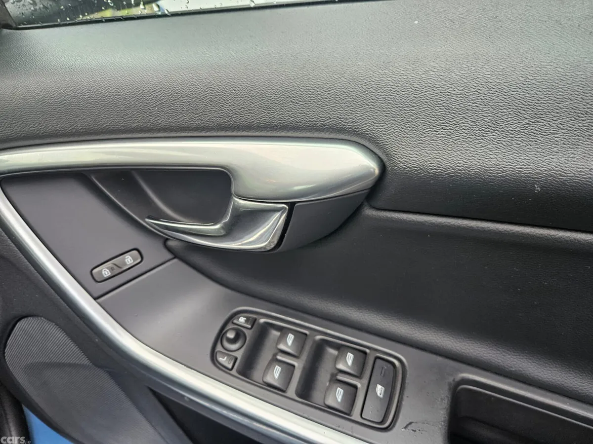 Volvo S60 Saloon, Diesel, 2015, Blue