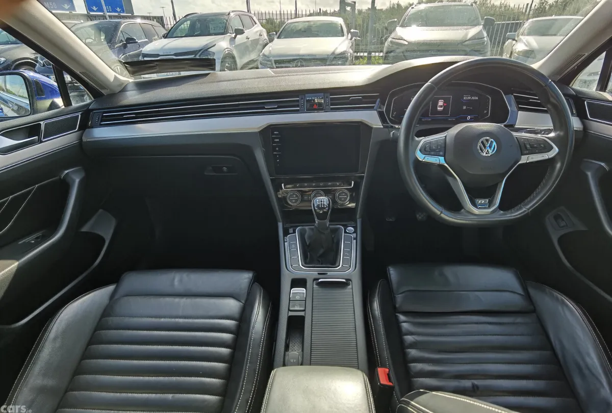 Volkswagen Passat Saloon, Diesel, 2020, Blue