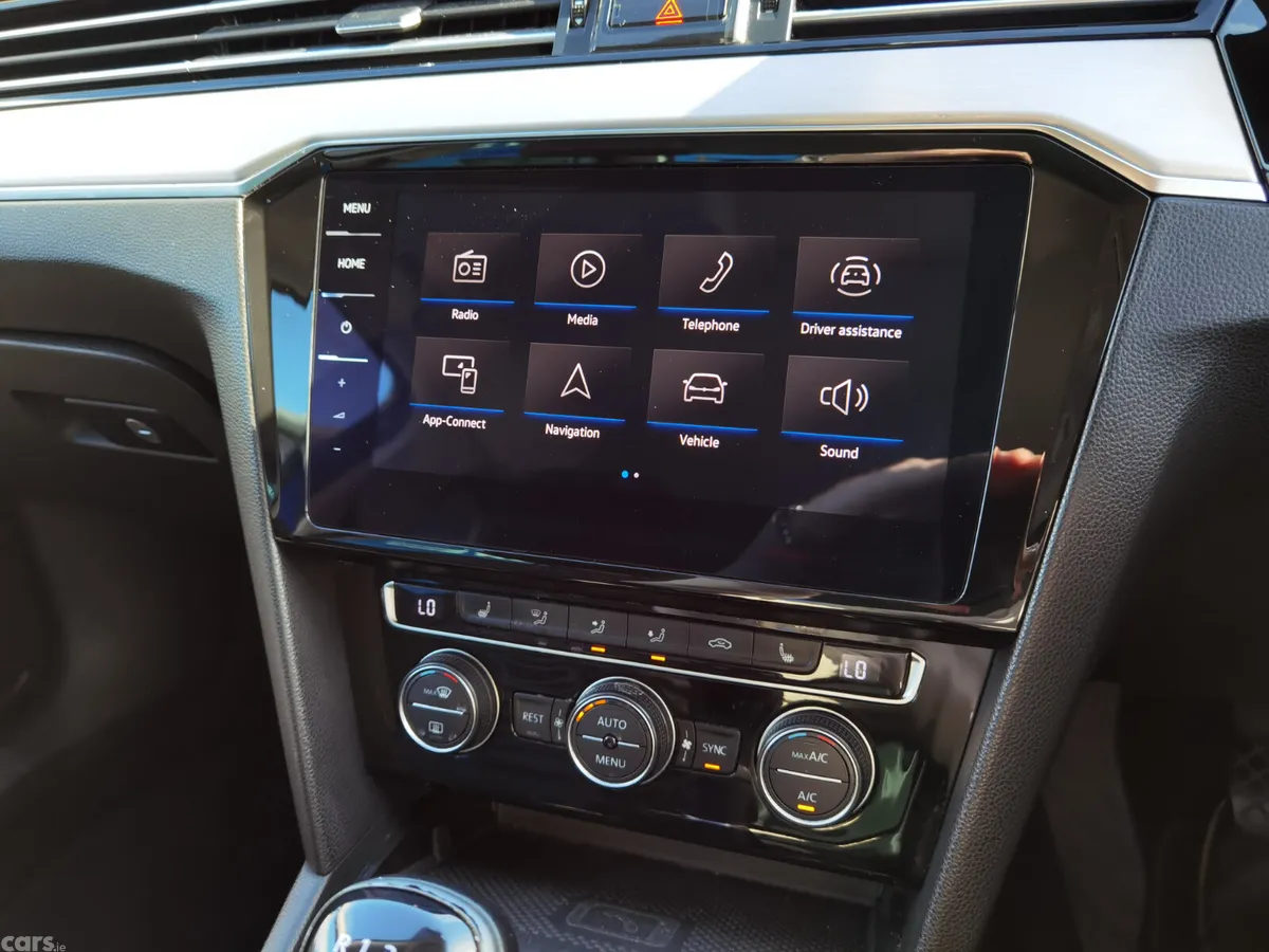 Volkswagen Passat Saloon, Diesel, 2020, Blue