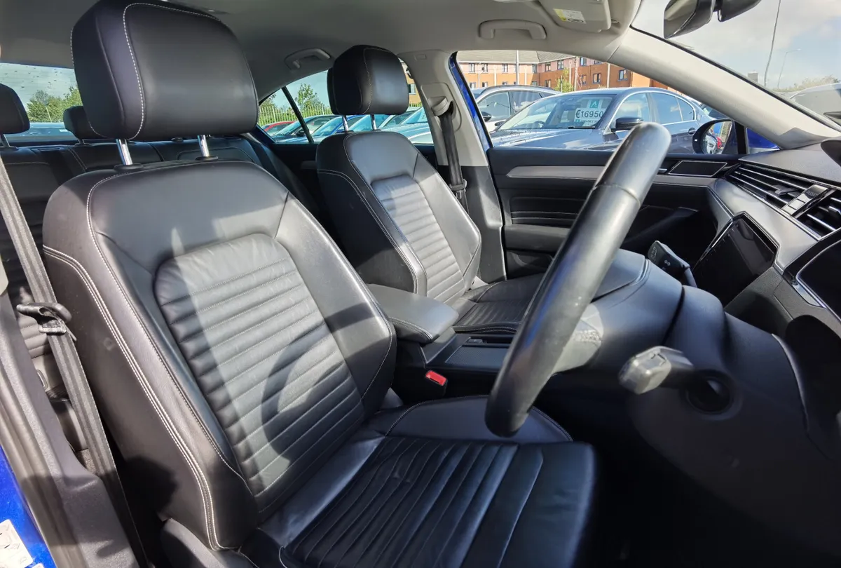 Volkswagen Passat Saloon, Diesel, 2020, Blue