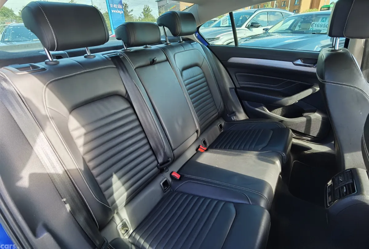 Volkswagen Passat Saloon, Diesel, 2020, Blue