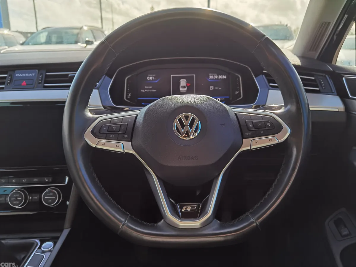 Volkswagen Passat Saloon, Diesel, 2020, Blue