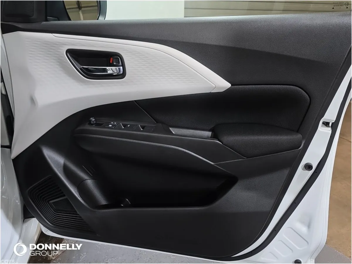 Suzuki Swift Hatchback, Petrol, 2025, White