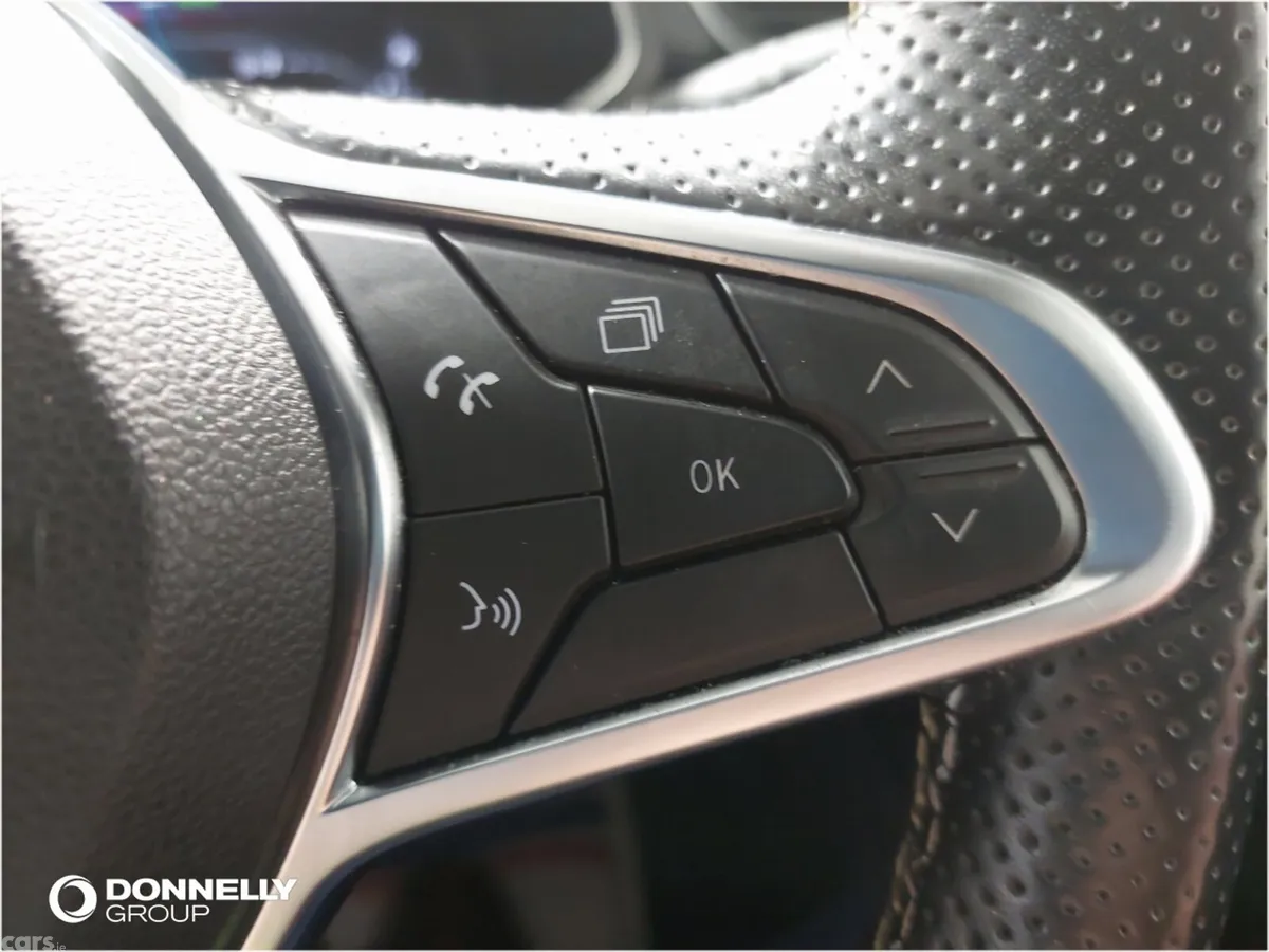 Renault Captur Hatchback, Petrol Hybrid, 2023, White