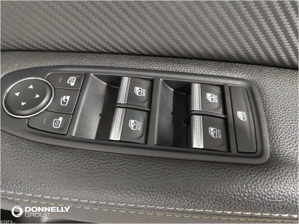 Renault Captur Hatchback, Petrol Hybrid, 2023, White
