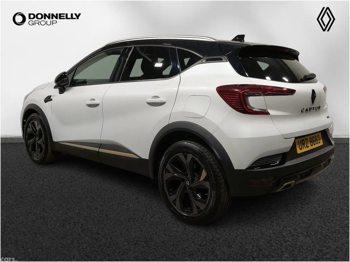 Renault Captur Hatchback, Petrol Hybrid, 2023, White