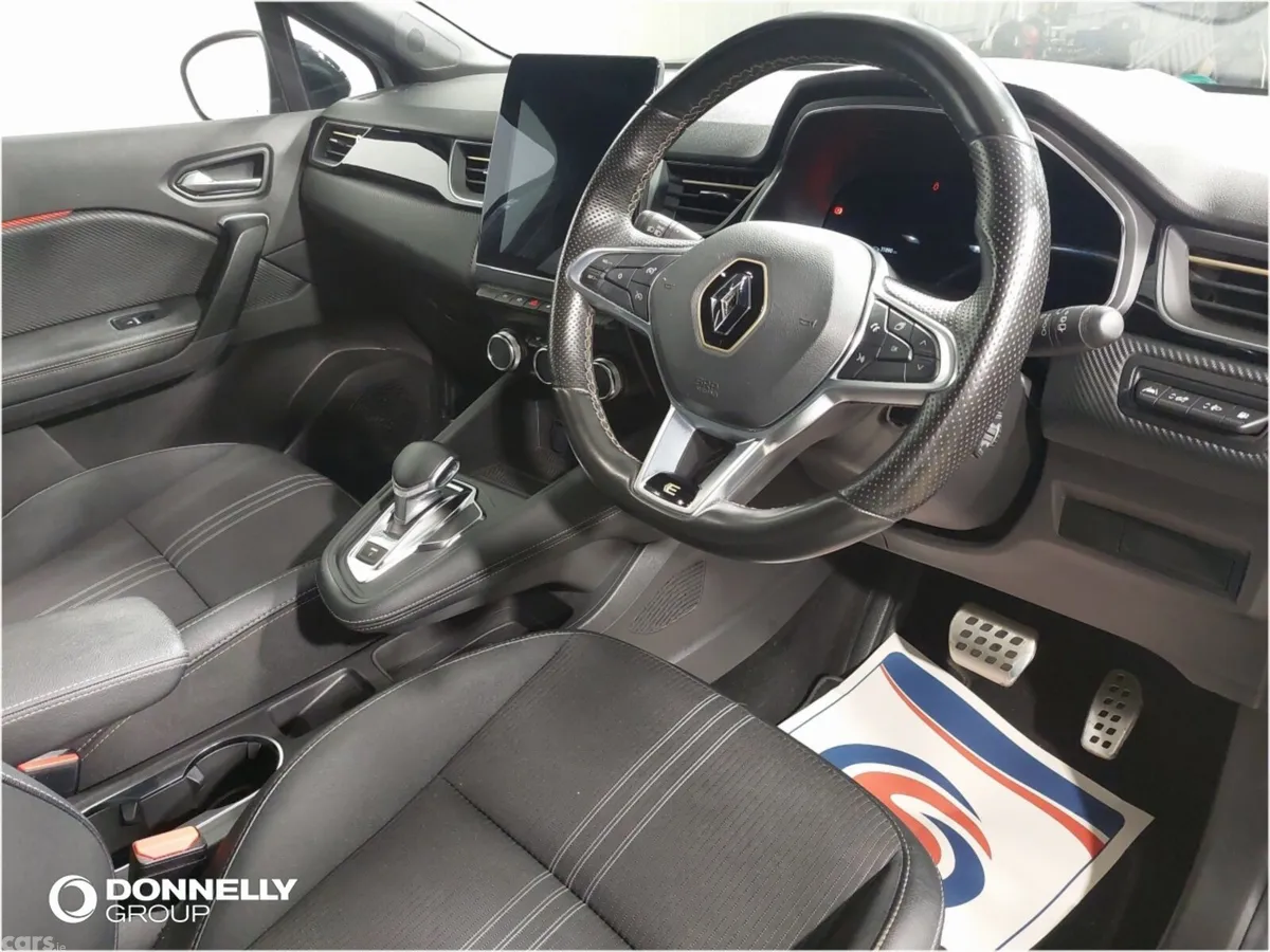 Renault Captur Hatchback, Petrol Hybrid, 2023, White