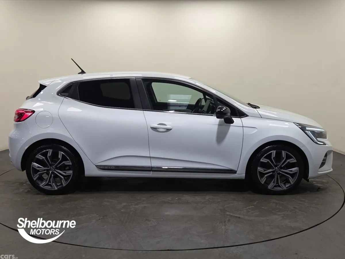 Renault Clio Hatchback, Petrol, 2021, White