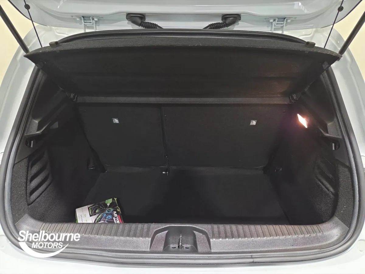 Renault Clio Hatchback, Petrol, 2021, White