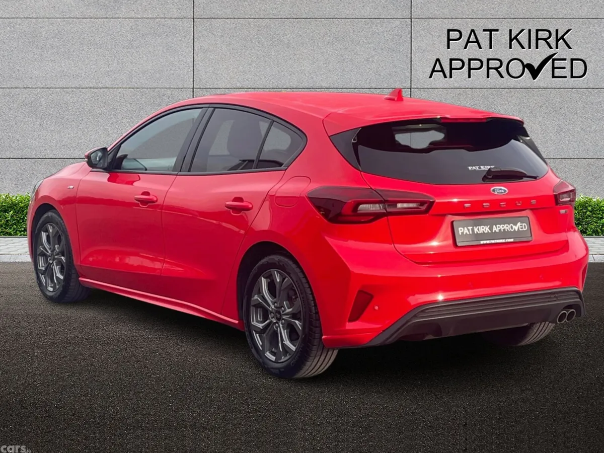 Ford Focus Hatchback, Petrol, 2023, Red