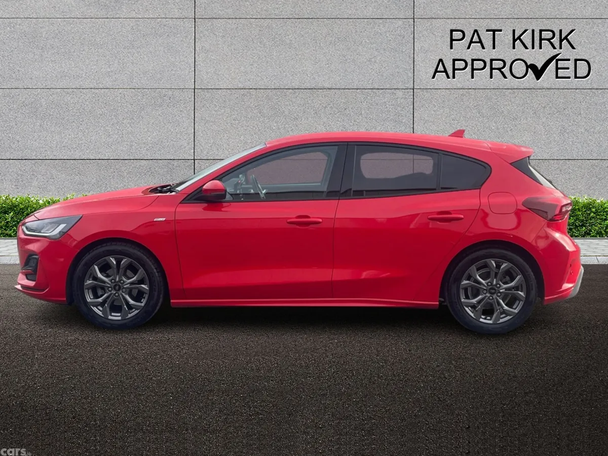 Ford Focus Hatchback, Petrol, 2023, Red